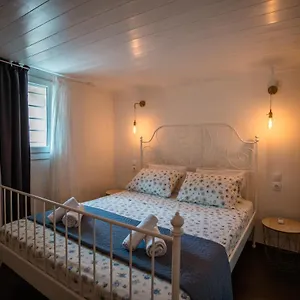 Athina's Little Apartament