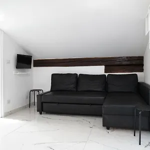 verificați disponibilitatea